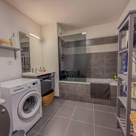 Apartman T3 Dans Avec Piscine , A Pieds Et Proche Commerces Le Lavandou