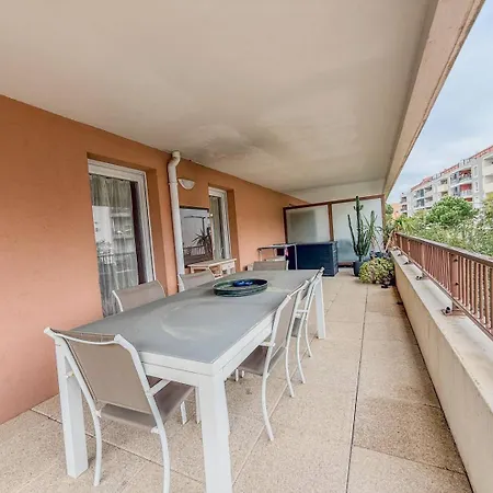 Apartman T3 Dans Avec Piscine , A Pieds Et Proche Commerces Le Lavandou