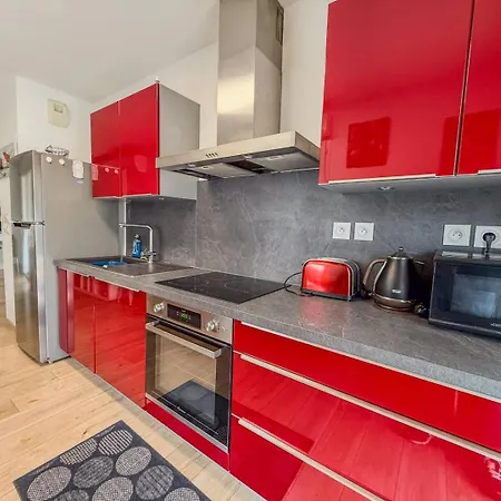 T3 Dans Avec Piscine , A Pieds Et Proche Commerces Apartman