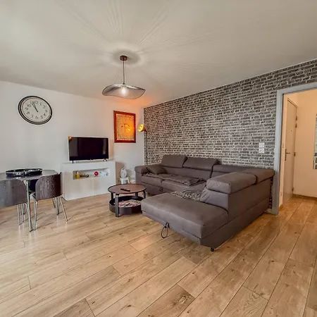 T3 Dans Avec Piscine , A Pieds Et Proche Commerces Апартаменты *