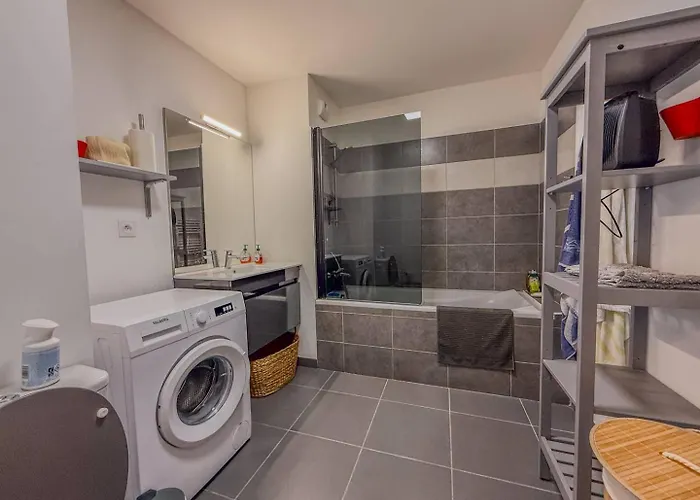 Apartmán T3 Dans Avec Piscine , A Pieds Et Proche Commerces Le Lavandou