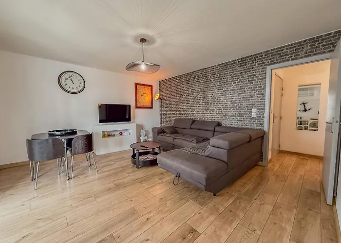 T3 Dans Avec Piscine , A Pieds Et Proche Commerces Apartman *