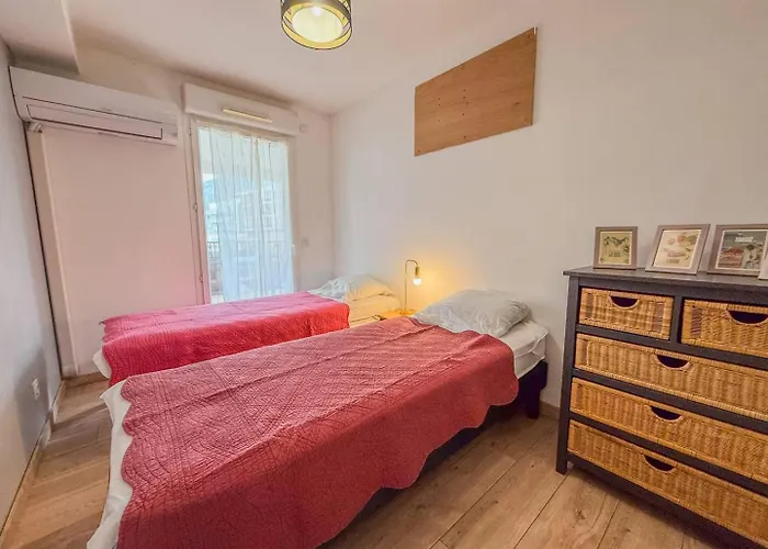 T3 Dans Avec Piscine , A Pieds Et Proche Commerces Apartman