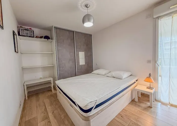 Apartman T3 Dans Avec Piscine , A Pieds Et Proche Commerces Le Lavandou